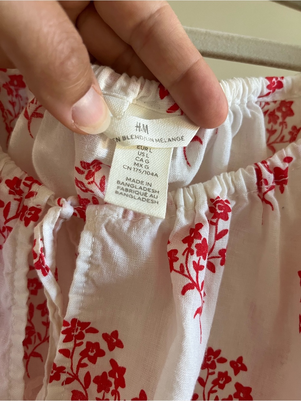 H&M White Top with Red Floral Puff Sleeves - Picture 2 of 3